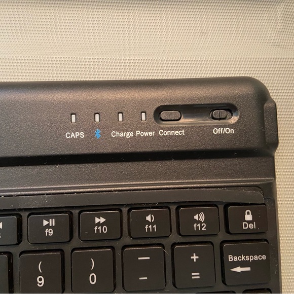 M-Edge Stealth Pro Keyboard - Picture 7 of 11